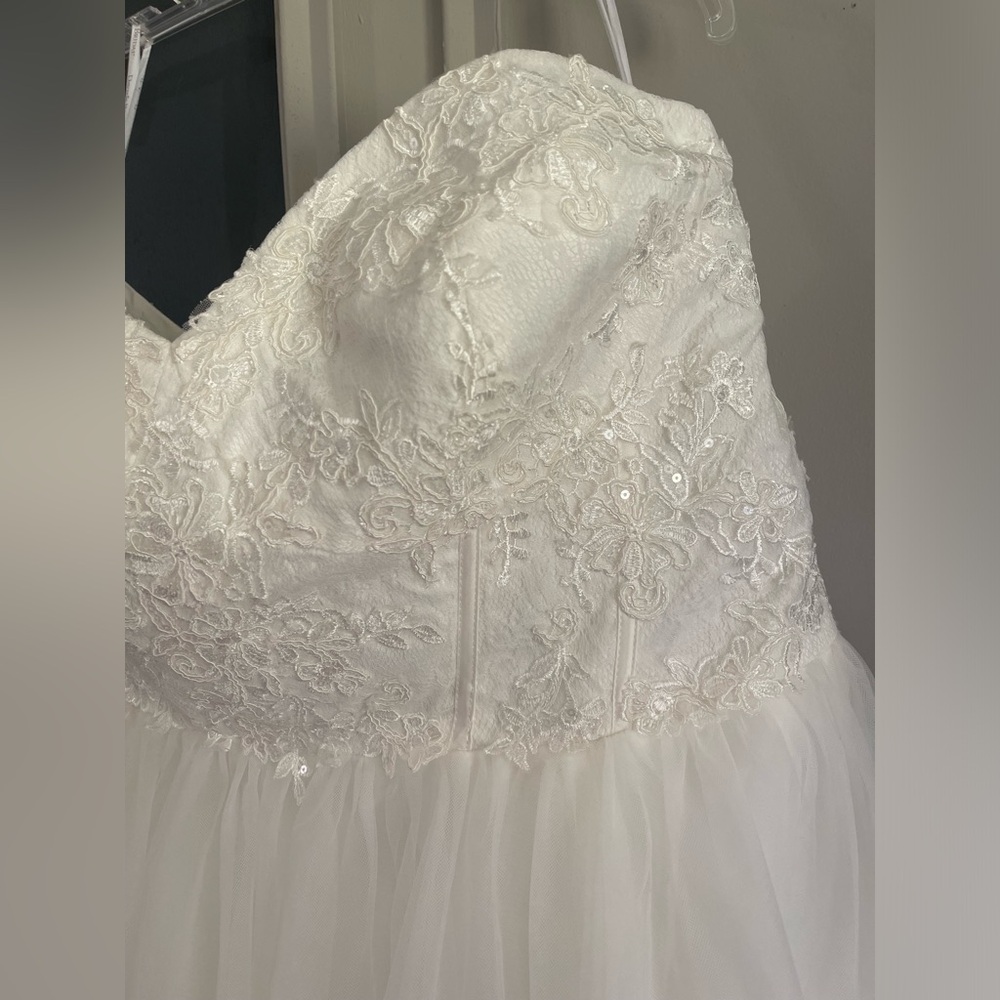 David's Bridal 22W Strapless Wedding Dress with Lace Corset Bodice STYLE# WG3633 - Picture 6 of 15